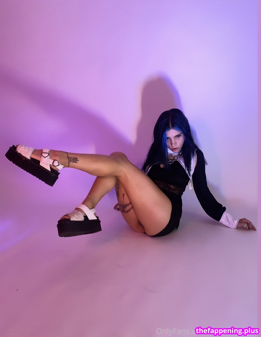 nadya tolokonnikova / nadyariot / pussyrrriot / xxpussyriotxx Фото обнажённых OnlyFans #24