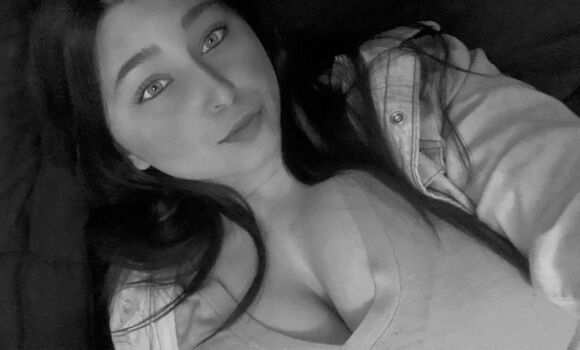Yagirlsarina24 image