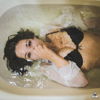 Yamila page 3 image