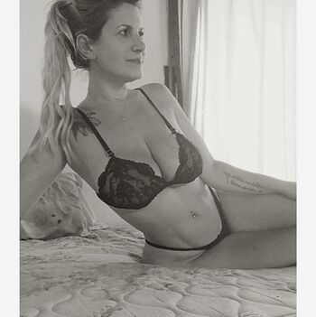 Yanina coronel image