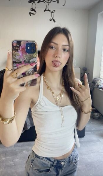 Yarasweetie image