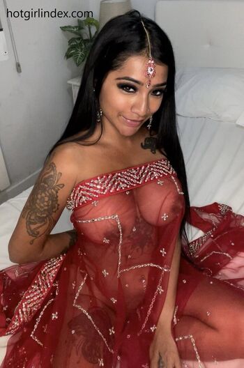 Yasmina Khan