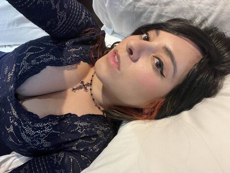 Yellowspoongirl image