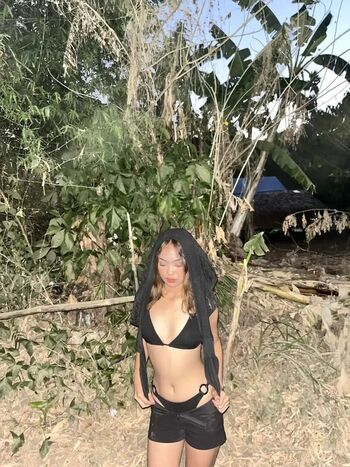 Yhumi lopez image