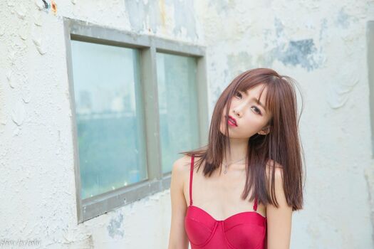 Yiyi1004 image