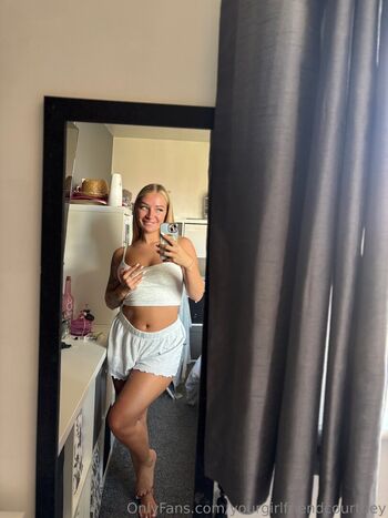 yourgirlfriendcourtney