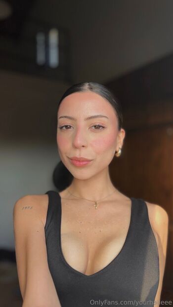 Yourhaileee image