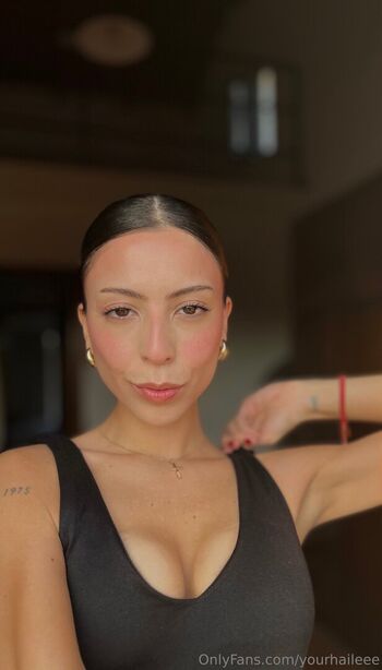 Yourhaileee image