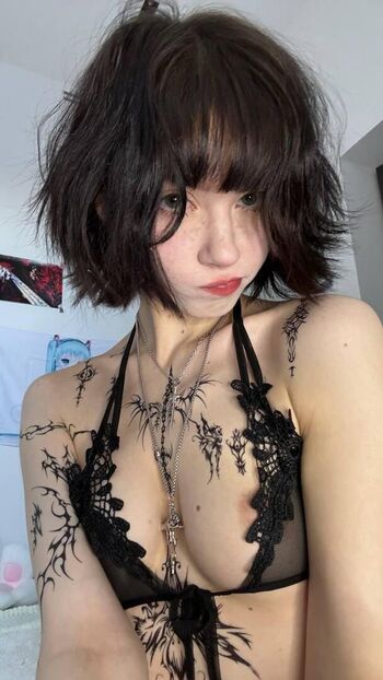Yoursmalldoll image