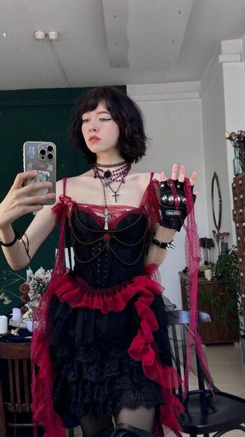 Yoursmalldoll image