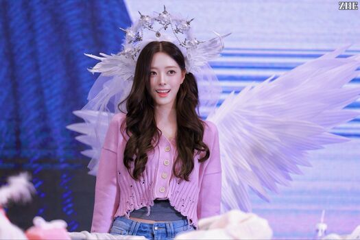 Yuna itzy shin yu na page 2 image