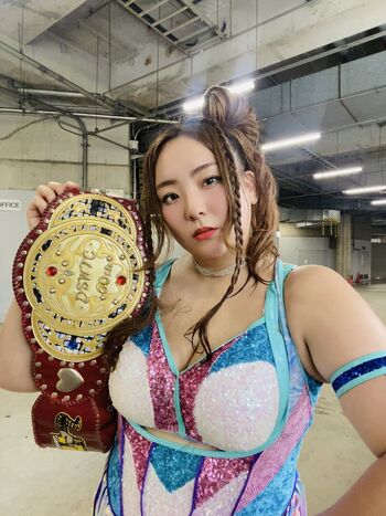 Yuna manase page 3 image