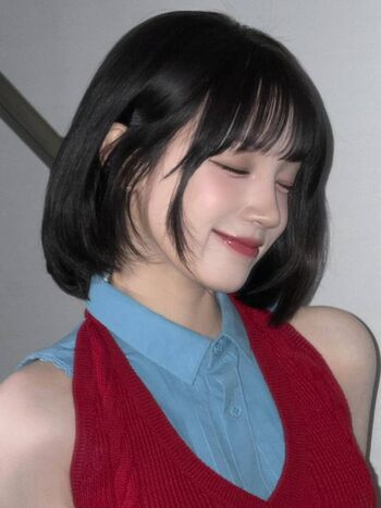 Yuqi page 3 image