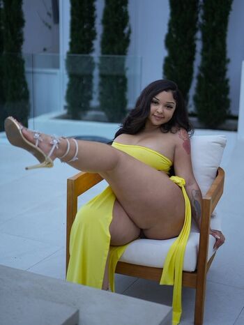 Zakeya stulgate image