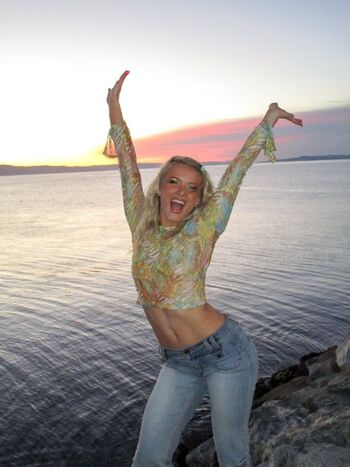 Zara larsson 1 image