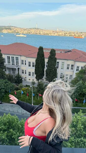 Zeynep akcam 1 image