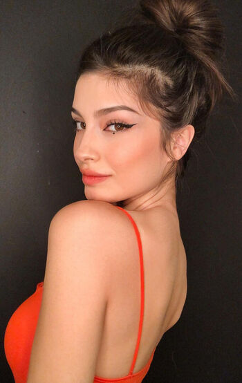 Zeynep demirhan image