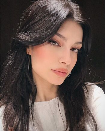 Zeynep demirhan image