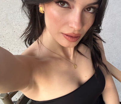 Zeynep demirhan image