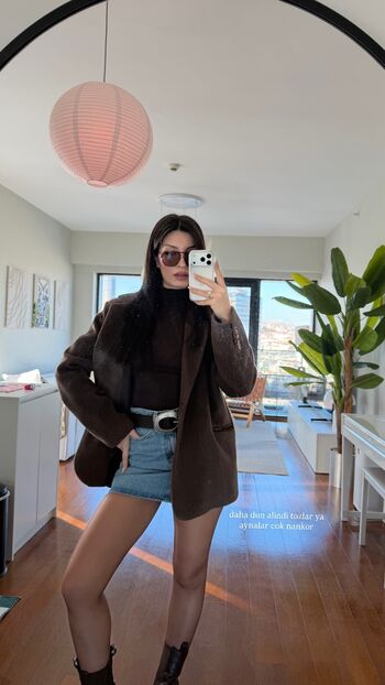 Zeynep demirhan image