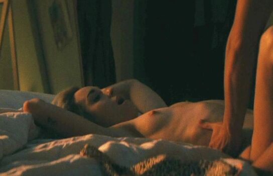 Zoe lister jones image