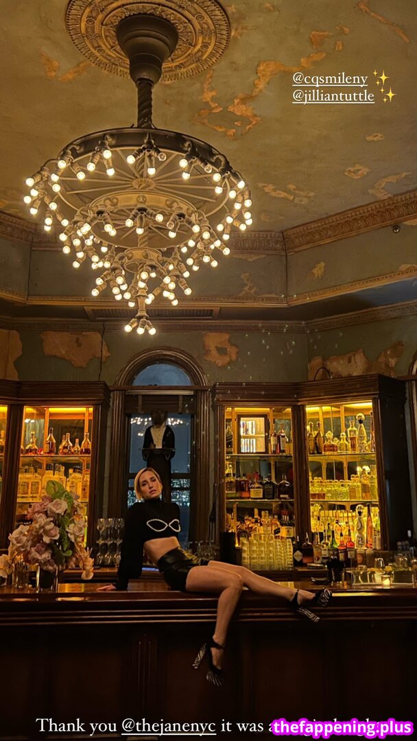 Zoe Lister Jones / https: / zoelisterjones Fotografie OnlyFans Dezbrăcată #17