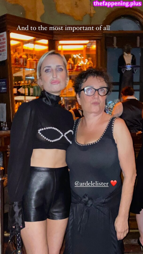 Zoe Lister Jones / https: / zoelisterjones Φωτογραφία Γυμνών OnlyFans #19