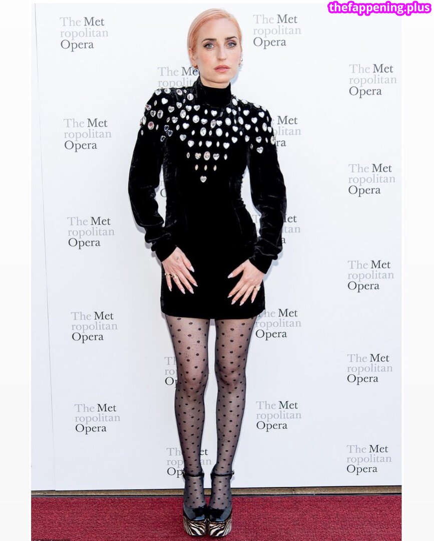 Zoe Lister Jones / https: / zoelisterjones Nude OnlyFans Photo #24