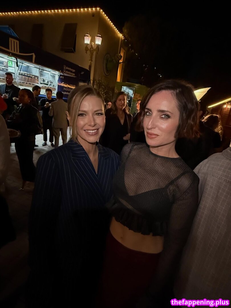 Zoe Lister Jones / https: / zoelisterjones Fotografie OnlyFans Dezbrăcată #45