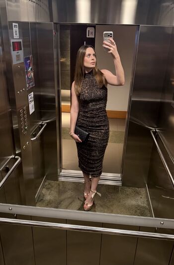 Zoe martnez image