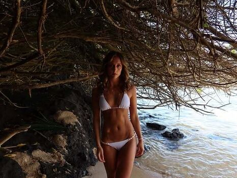 Zoe simmons image