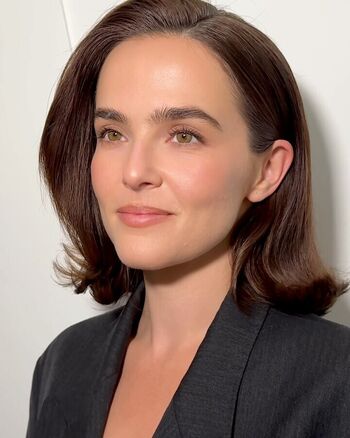 Zoey deutch page 4 image