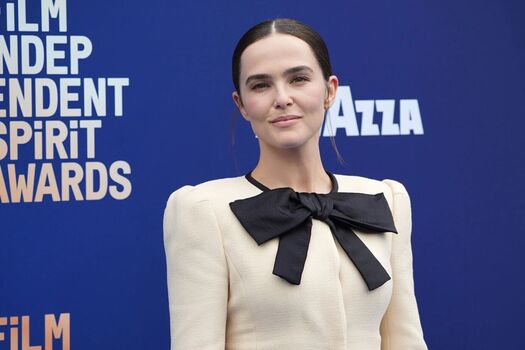 Zoey deutch page 2 image