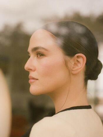 Zoey deutch page 2 image