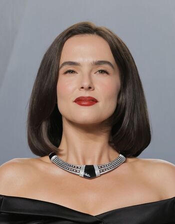 Zoey deutch image