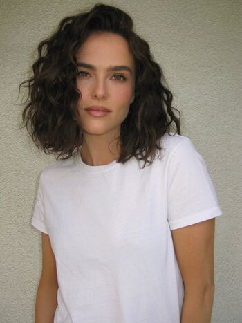 Zoey deutch page 2 image