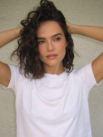 Zoey deutch page 2 image