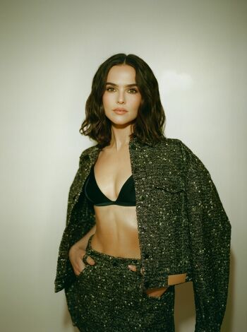 Zoey deutch image