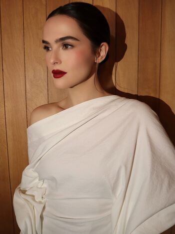 Zoey deutch image