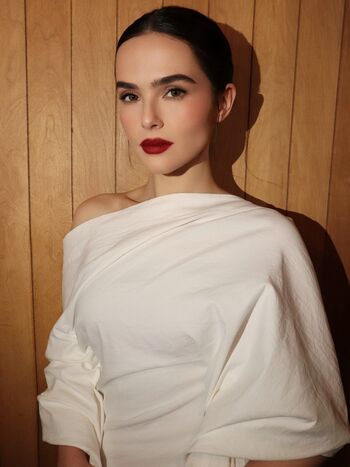 Zoey deutch image