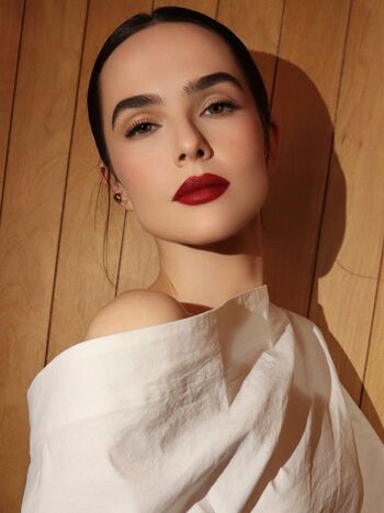 Zoey deutch image